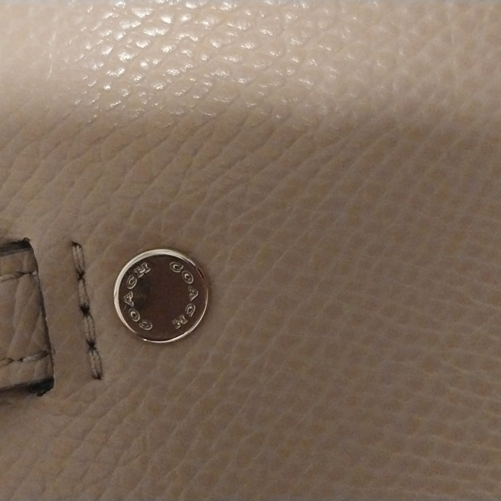 Lg Coach Tote - Picture 4 of 15